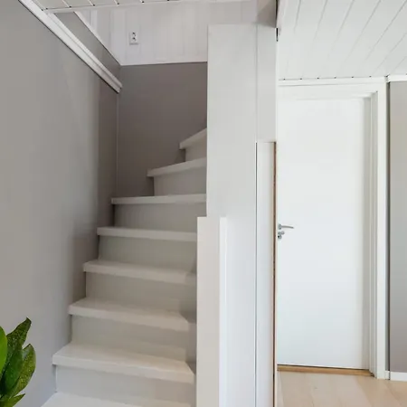 Historic House With Sunny Terrace 아파트