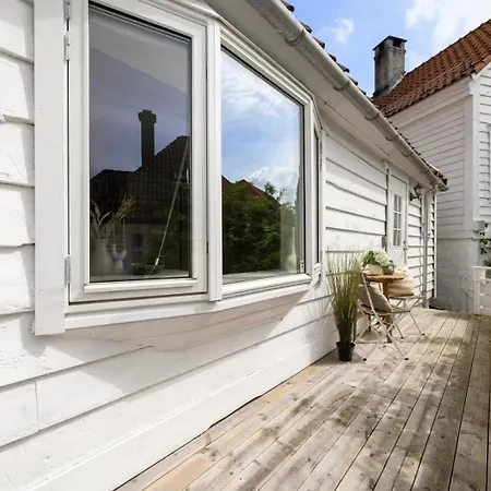 Historic House With Sunny Terrace Apartment
