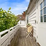 Historic House With Sunny Terrace * 베르겐