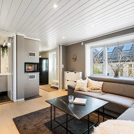 Historic House With Sunny Terrace Bergen