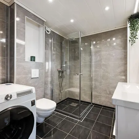 Historic House With Sunny Terrace Μπέργκεν